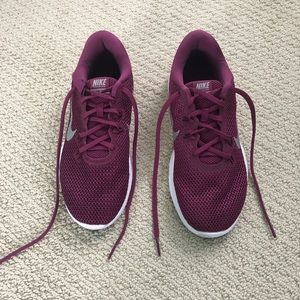 LIKE NEW Nike Sneakers